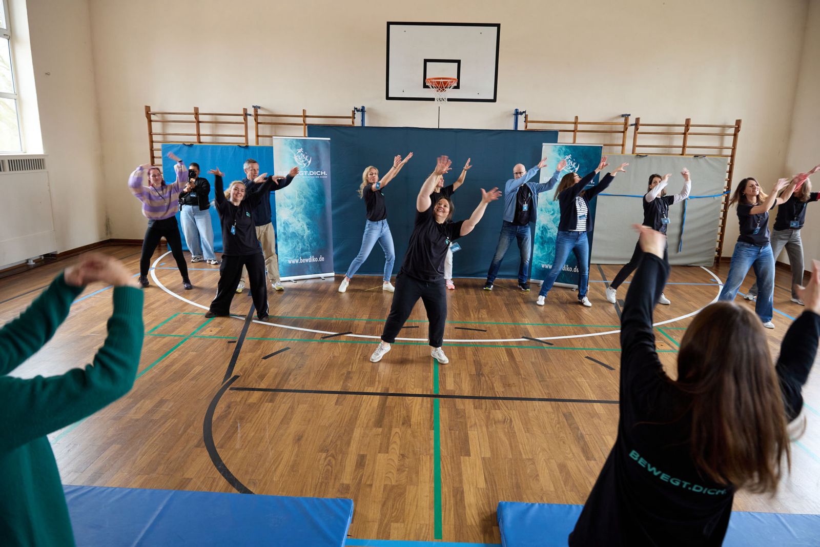 BEWEGT.DICH® Workshop in der Turnhalle, Pädagog:innen in Bewegung
